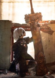 hane ame 2b nier automata cosplay big sword pose