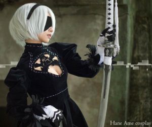 hane ame 2b nier automata cosplay smiling pose