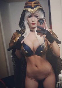 danielle beaulieu ashe cosplay league of legends super sexy pose