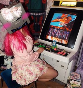 polylina and her arcade machine