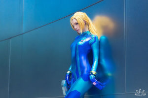 tali xoxo zero suit samus metroid wall pose