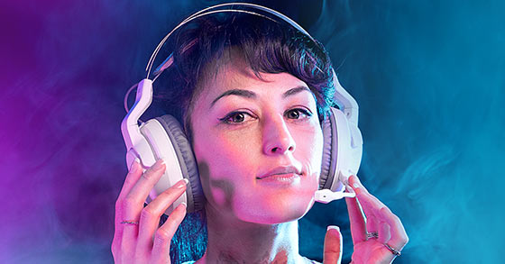 roccats elo 7-1 air wireless pc gaming headset is now available in a stand-out white color edition